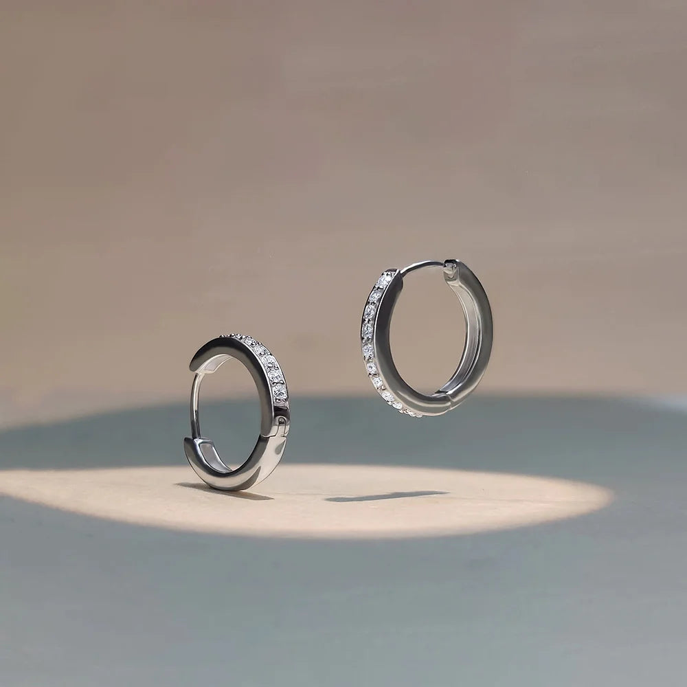 Elegant and Minimal Huggie