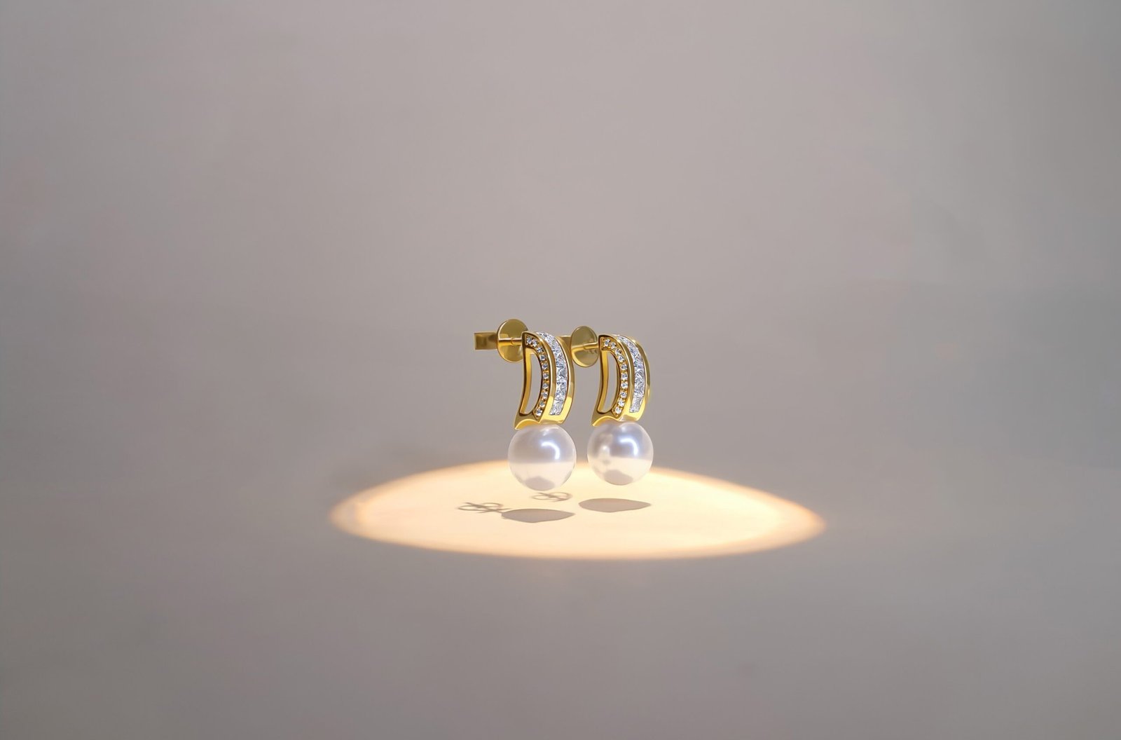 Pearl & Diamond Stud Earring