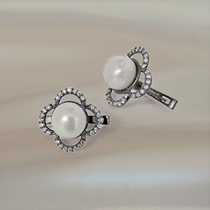 Stud earring
