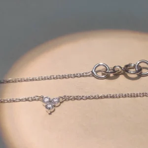 SMALL DIAMOND CLUSTER NECKLACE