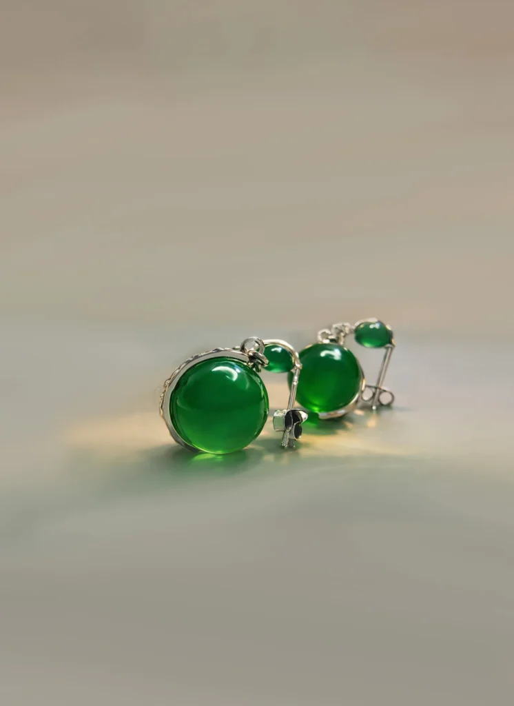EMERALD ABLL AND CHAIN EARRING